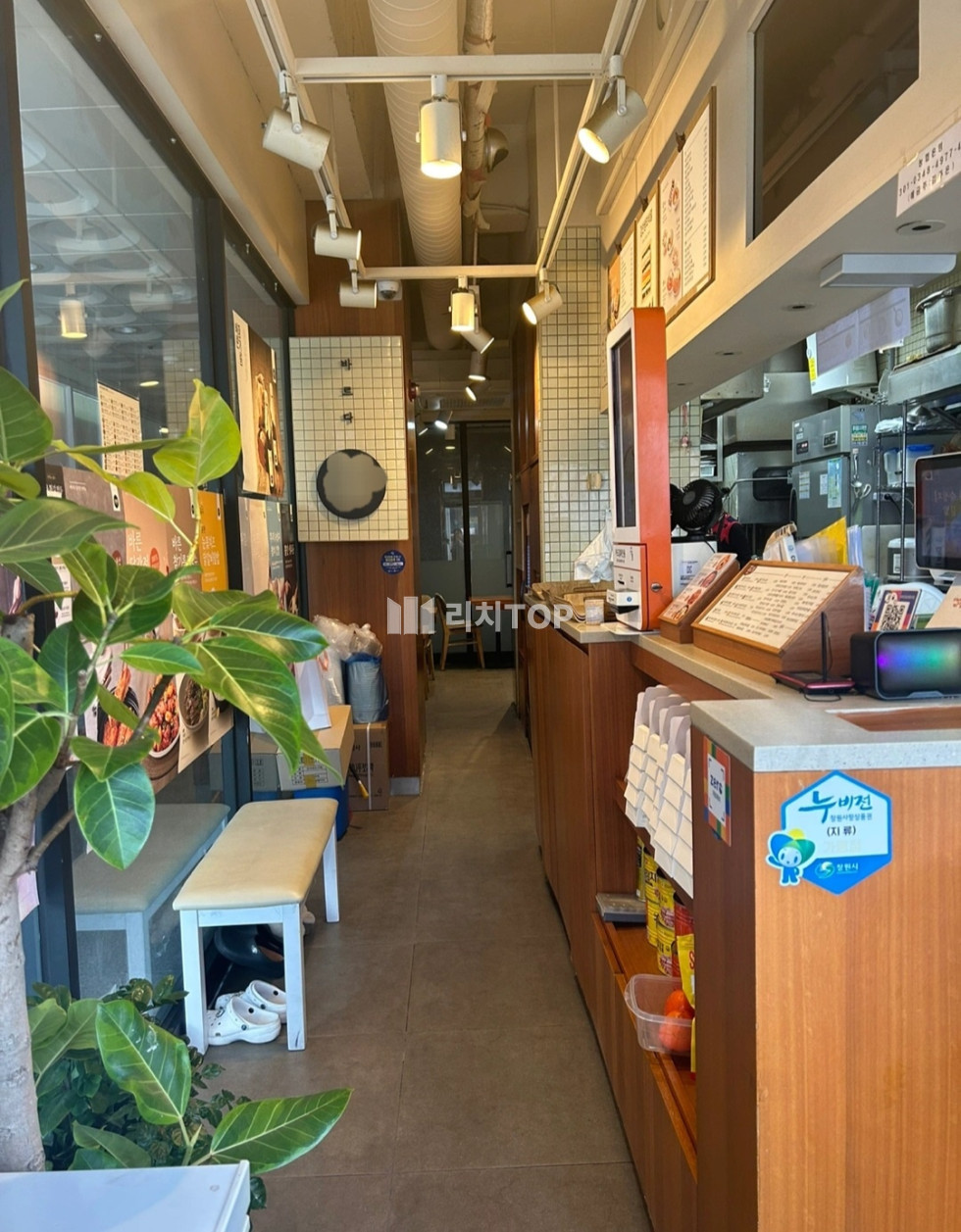 경남 창원시 성산구 성주동 \u2714 성주동 프랜차이즈 김밥집 양도양수 고매출!!! 월세 매물번호 12206 사진 2