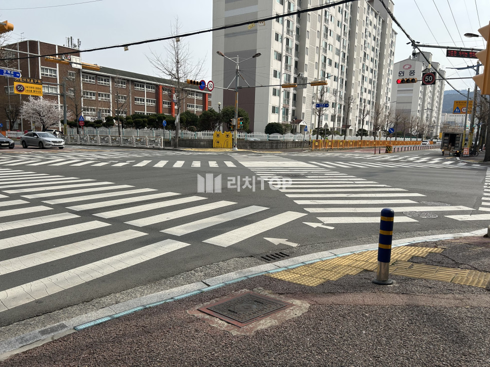 경남 창원시 의창구 팔용동 \u2605 팔용동 아파트 대단지 사거리 가시성 좋은 2층 상가 \u2605 월세 매물번호 12214 사진 2