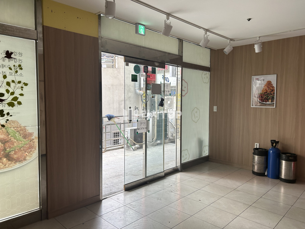 경남 창원시 성산구 대방동 \u2605 신대방동 간판 노출 좋은 1층 상가 \u2605 월세 매물번호 12216 사진 2