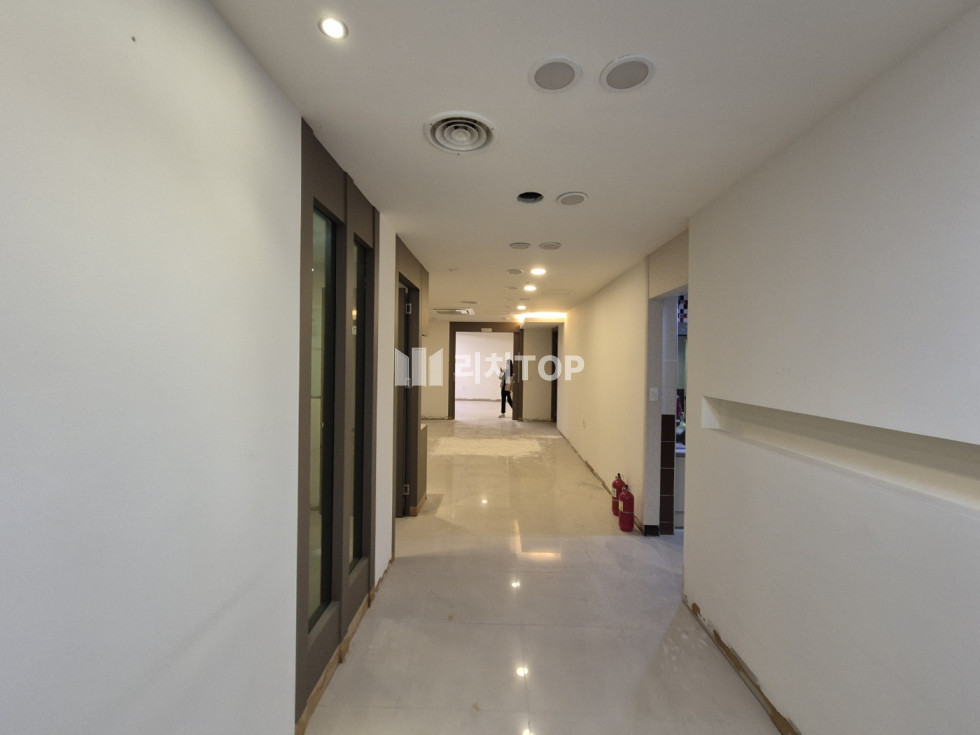 경남 창원시 성산구 대방동 대방중학교 인근 깔끔한 사무실용 상가 임대 월세 매물번호 12348 사진 2