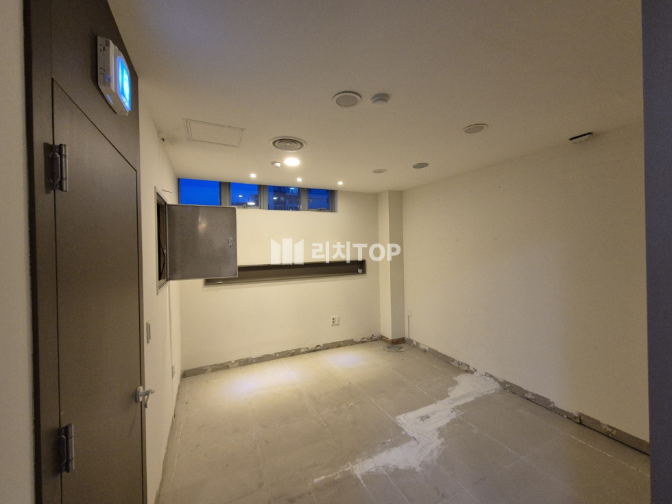 경남 창원시 성산구 대방동 대방중학교 인근 깔끔한 사무실용 상가 임대 월세 매물번호 12348 사진 3