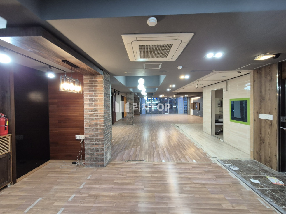 경남 창원시 성산구 대방동 대방동 깔끔한상가, 통유리창으로 인한 개방감 좋은 4층 무권리 공실 상가 임대 월세 매물번호 12350 사진 1