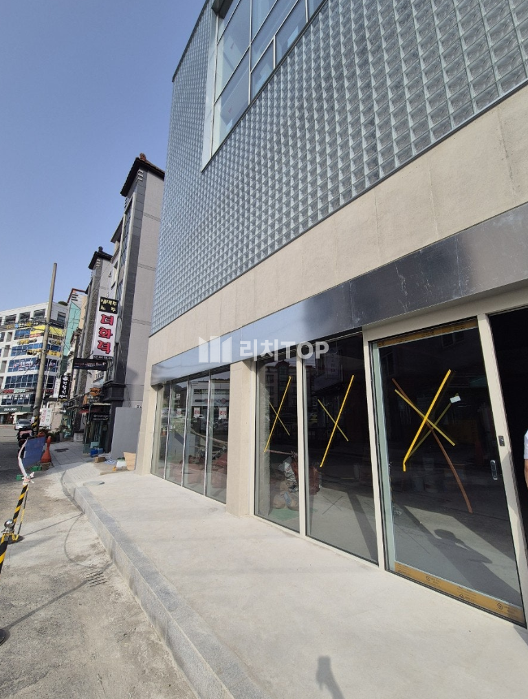 경남 창원시 의창구 서상동 서상동 1층 상가 55평 임대 , 최신축 리모델링 외관 세련된 건물 월세 매물번호 12385 사진 2