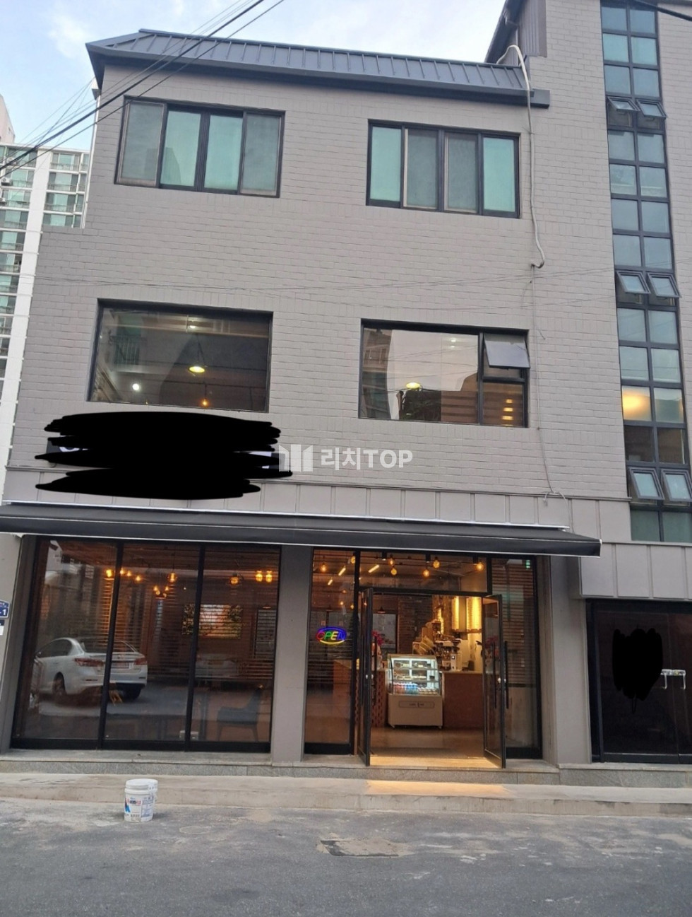 경남 창원시 마산회원구 양덕동 * 한일 2차 옆문 먹자골목 * 깨끗하게 리모델링 됨 * 카페 음식점 사무실 월세 매물번호 12402 사진 1