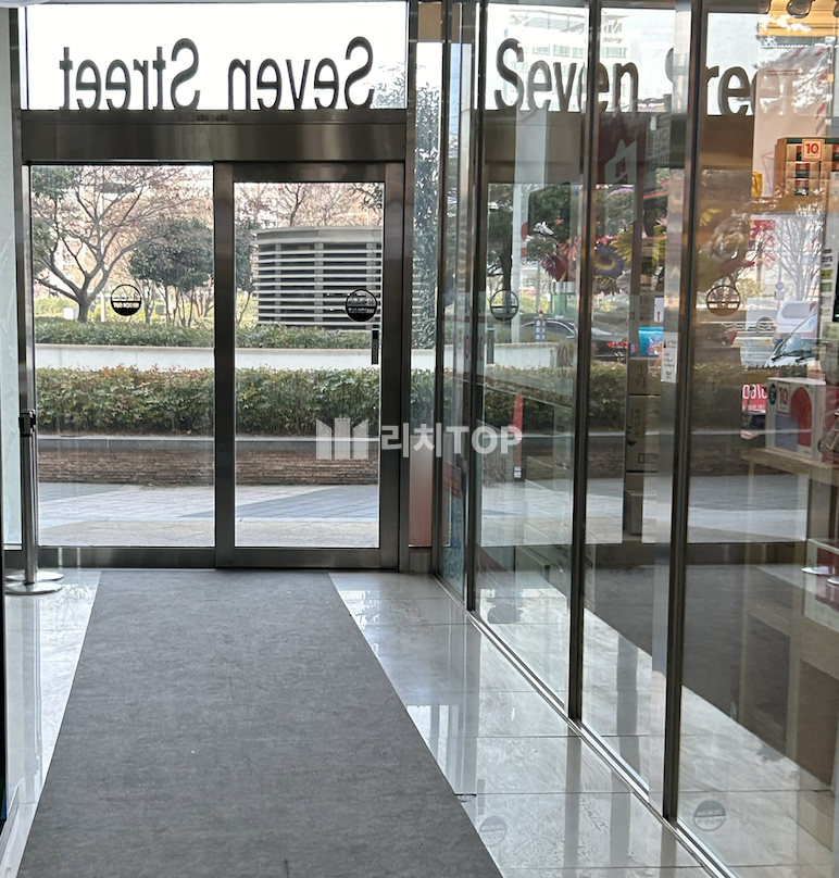 경남 창원시 성산구 대원동 시티세븐몰 1층 소형 상가 매매 12평대 - 안정적인 투자 기회 매매 매물번호 12676 사진 1