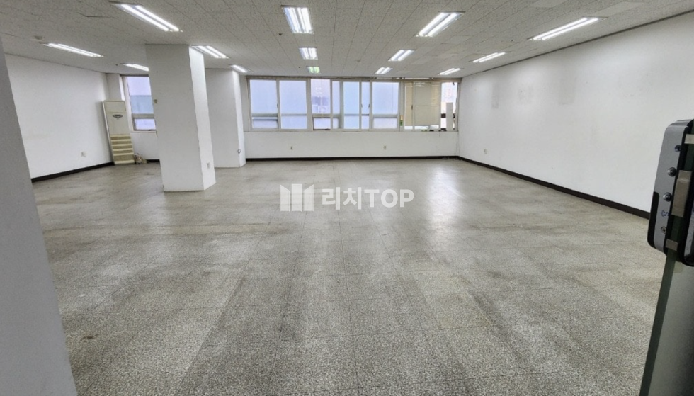 경남 창원시 성산구 중앙동 창원 중앙동 36평 사무실 임대 , 넓은 내부 합리적 월세, 즉시사용 가능 월세 매물번호 12691 사진 1