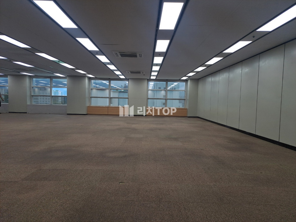 경남 창원시 성산구 용호동 창원도청 인근 관공서 밀집지역내 위치, 소형사무실 임대 월세 매물번호 12701 사진 2