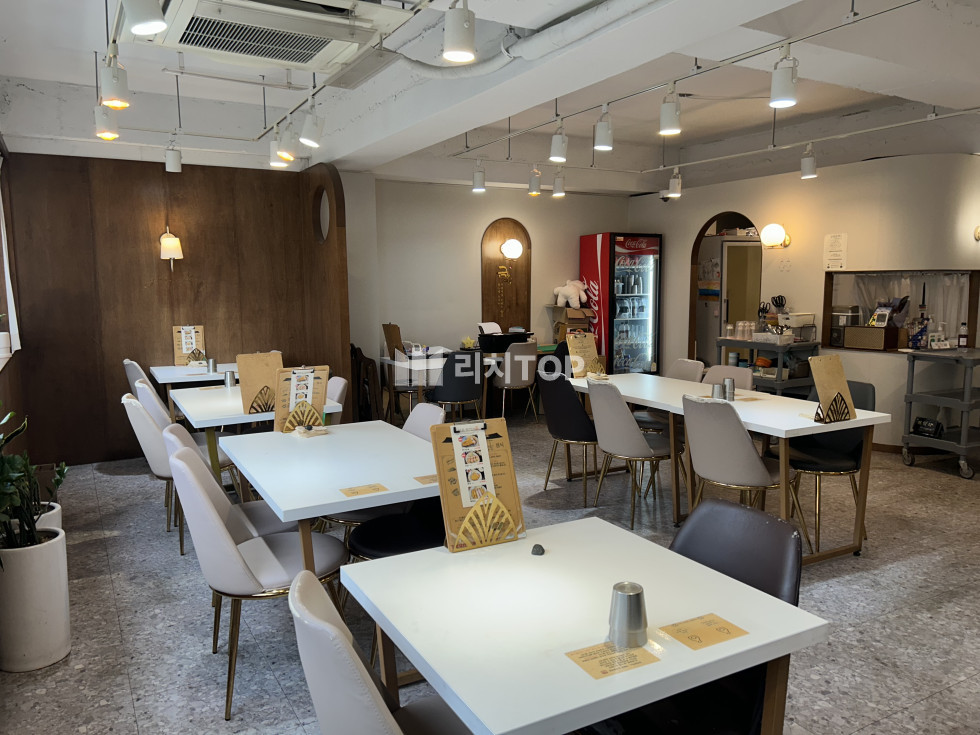 경남 창원시 성산구 용호동 가로수길 내 매우 저렴한 전월세 2종근생 상가 월세 매물번호 12760 사진 1