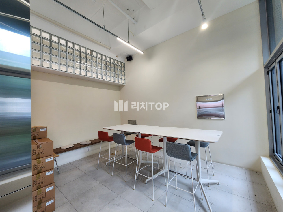 경남 창원시 의창구 팔용동 \u2714\ufe0f 팔용동 1층 카페자리 사무실 적극 추천 시스템에어컨 2대 월세 매물번호 12965 사진 3