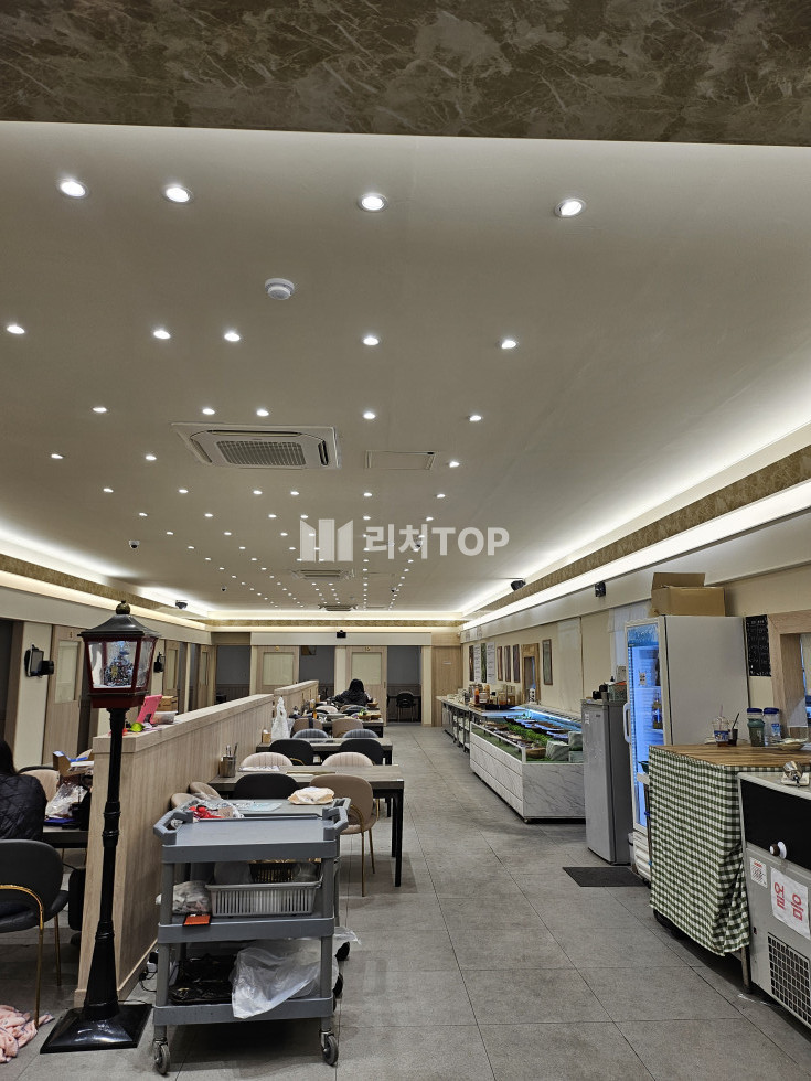 경남 창원시 진해구 충무동 창원 진해 충무동 1층 대형 평형 상가임대 / 대로변 접, 깨끗한 시설(식당), 창원메가시티자이인근 월세 매물번호 13011 사진 1