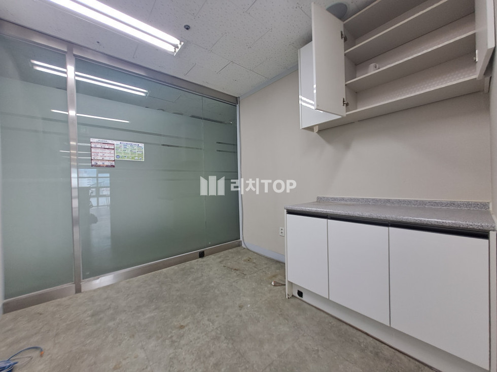 경남 창원시 성산구 용호동 용호동 중형사무실 임대 월세 매물번호 13021 사진 3