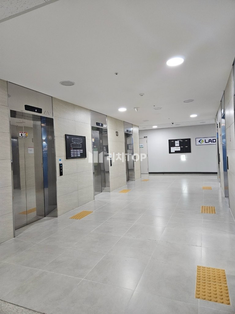 경남 창원시 의창구 팔용동 [창원사무실매매] 창원 팔용동 스마트업타워 최고급 시설인테리어 지식산업센터 사무실 매매 시설 그대로 사용! 매매 매물번호 13026 사진 2