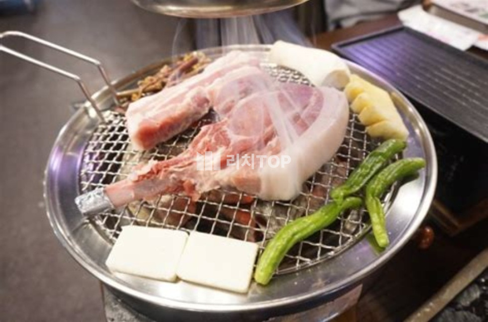 경남 창원시 성산구 상남동 \u2705\ufe0f상남동 1층, 실30평 \u2705\ufe0f식당 밀집 구역 (유동인구 많음) \u2705\ufe0f주변인프라 훌륭 (대형체육관/대형병원/학원/음식점 밀집) \u2705\ufe0f아주 저렴한 월세 \u2705\ufe0f위치+시설 대비 저렴한 권리금 \u2705\ufe0f현재 최신식 고깃집 시설 완비 \u2705\ufe0f상남동 1층 평수대비 최저월세 ​ 월세 매물번호 13054 사진 1