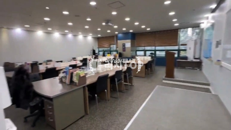 경남 창원시 성산구 상남동 \u2714\ufe0f상남동 대형사무실 임대 \u2714\ufe0f무권리 \u2714\ufe0f실117평 \u2714\ufe0f사무실 시설 인테리어 최상급!완벽! \u2714\ufe0f전층사용 \u2714\ufe0f관공서/오피스텔 밀집구역(위치좋음) \u2714\ufe0f원하는 만큼 철거해줌! 월세 매물번호 13056 사진 1