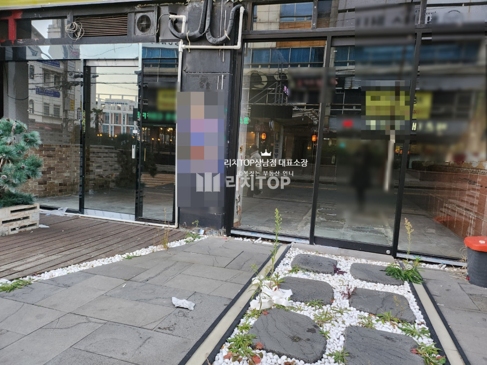 경남 창원시 성산구 상남동 \u2714\ufe0f상남동 1층, 약 실22평 \u2714\ufe0f먹자골목 도로전면 최중심 위치 (가게 홍보 및 광고노출 효과 탁월) \u2714\ufe0f무권리 \u2714\ufe0f유동인구 아주 많음 \u2714\ufe0f30대~50대 주요타깃층 구역 (매출단가높음) \u2714\ufe0f주차탁월(주차타워건물) \u2714\ufe0f현재 공실상태 \u2714\ufe0f일식당/이자까야/선술집/ 프랜차이즈 식당 등 추천 ​ 월세 매물번호 13081 사진 1