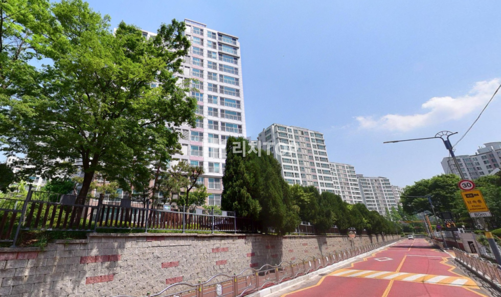경남 창원시 의창구 명서동 \u2705\ufe0f창원 명서동 두산위브 아파트 \u2705\ufe0f67평형 \u2705\ufe0f전월세 \u2705\ufe0f정남향 \u2705\ufe0f선호동 \u2705\ufe0f저렴한 월세 월세 매물번호 13137 사진 1