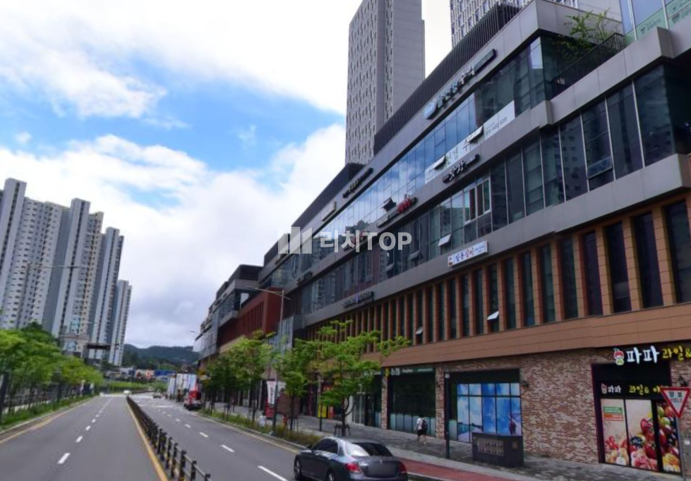 경남 창원시 의창구 중동 \u2714\ufe0f창원 어반브릭스 상가매매 \u2714\ufe0f약21평 \u2714\ufe0f현재 학원임차중 \u2714\ufe0f높은수익률 \u2714\ufe0f미래가치 매매 매물번호 13163 사진 1