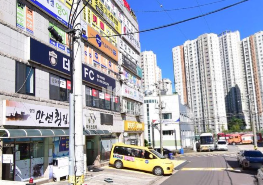 경남 창원시 성산구 대원동 \u2714\ufe0f대원동 상가매매\u2714\ufe0f장사잘되는 최요지 상가\u2714\ufe0f갭투자\u2714\ufe0f미래가치\u2714\ufe0f3층 실27평 매매\u2714\ufe0f현재 사무실 임차중\u2714\ufe0f대단지 주거(포레나/마크로앤/에일린의 뜰+주택단지)\u2714\ufe0f학생 유동인구 및 대단지 차량 및 보행인구 매매 매물번호 13167 사진 1
