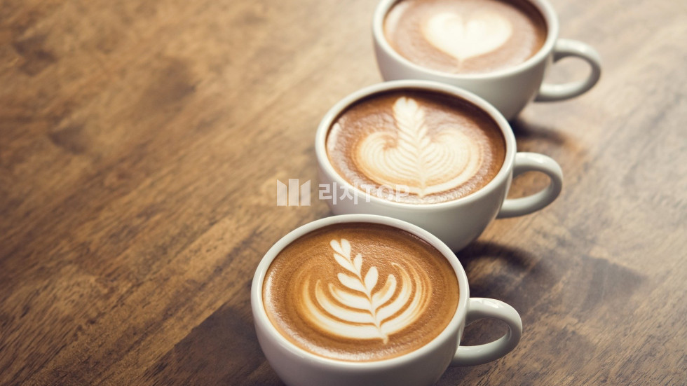 경남 창원시 성산구 용호동 \u2705\ufe0f프랜차이즈 카페 양도양수\u2705\ufe0f메인브랜드\u2705\ufe0f조건좋음\u2705\ufe0f대단지 아파트 및 상업지구(최요지 입지)\u2705\ufe0f실11평\u2705\ufe0f합리적인 권리금\u2705\ufe0f월평균 매출2700~3000만원선 월세 매물번호 13194 사진 1