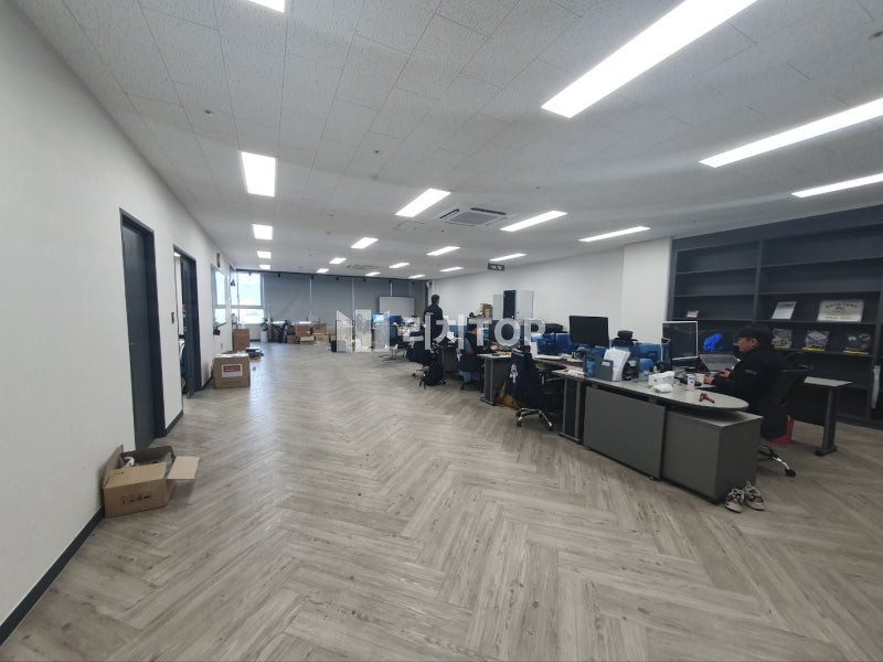 경남 창원시 성산구 성산동 \u2705\ufe0f창원 최중심 지식산업센터 \u2705\ufe0f 공장/사무실 매매 \u2705\ufe0f 실76평 \u2705\ufe0f 인테리어 시설 완비 \u2705\ufe0f 창원 중심지 접근성 이동 편리 \u2705\ufe0f 주차편리 ​ 매매 매물번호 13196 사진 1