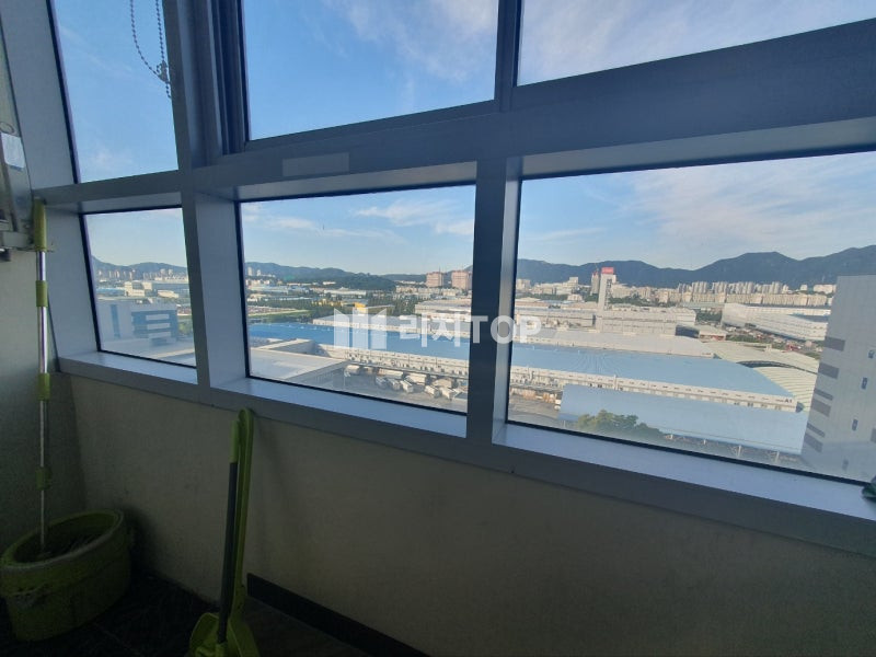 경남 창원시 성산구 성산동 \u2705\ufe0f창원 최중심 지식산업센터 \u2705\ufe0f 공장/사무실 매매 \u2705\ufe0f 실76평 \u2705\ufe0f 인테리어 시설 완비 \u2705\ufe0f 창원 중심지 접근성 이동 편리 \u2705\ufe0f 주차편리 ​ 매매 매물번호 13196 사진 3