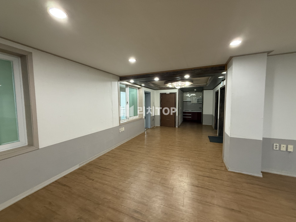 경남 창원시 의창구 서상동 \u2714\ufe0f 서상동 사무실 상가 임대 일반사무실 맛사지샵 등 다양한 업종 가능 넓은 베란다 월세 매물번호 13222 사진 3