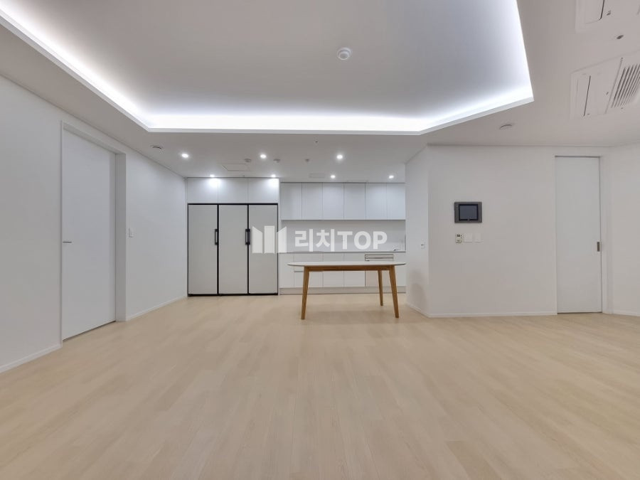 경남 창원시 성산구 대원동 \ud83d\udc9b 시티세븐자이 43 / 화이트톤 올리모델링 / 고층 / 남서향 \ud83d\udc9b 매매 매물번호 13257 사진 1