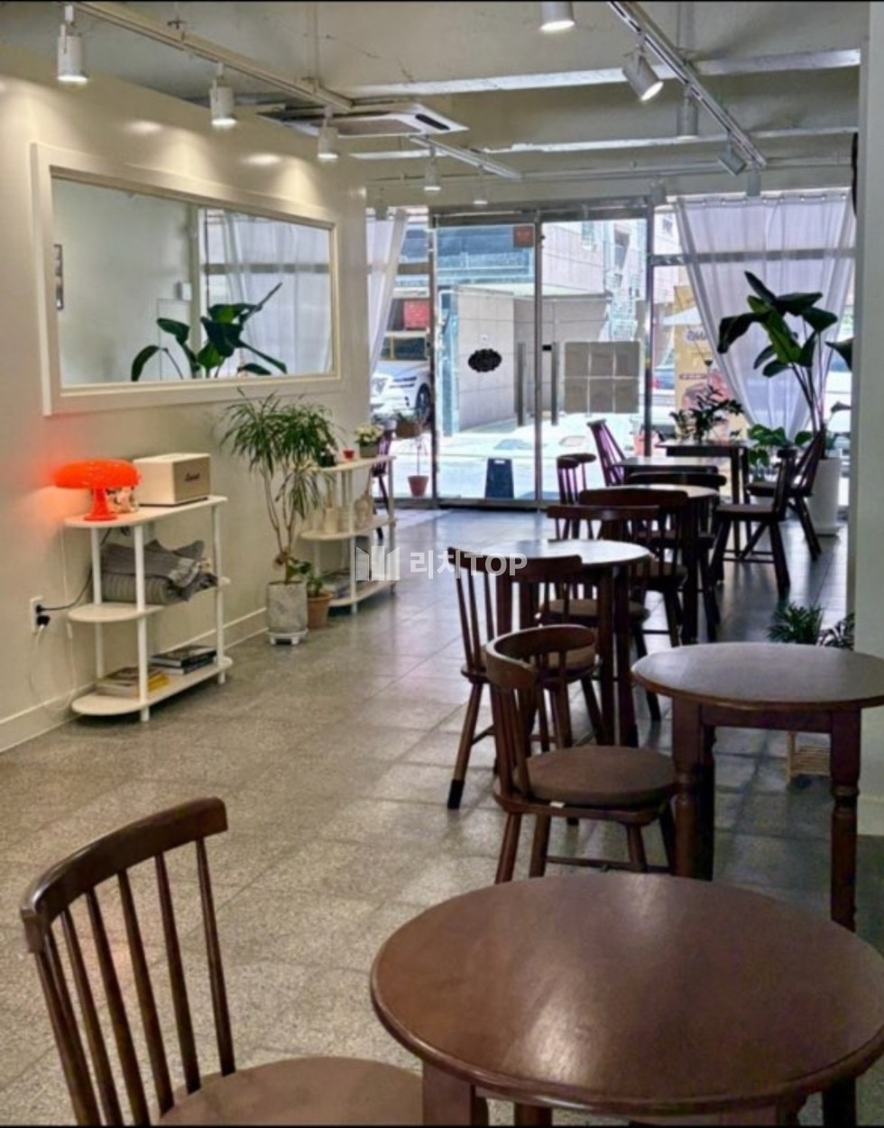 경남 창원시 의창구 도계동 도계동 디저트카페 양도 / 실28평+창고8평/시설.인테리어 최신/ 의창구청 인근/ 입지최상(유동인구 많은곳)/도로전면(광고노출효과) 월세 매물번호 13293 사진 3
