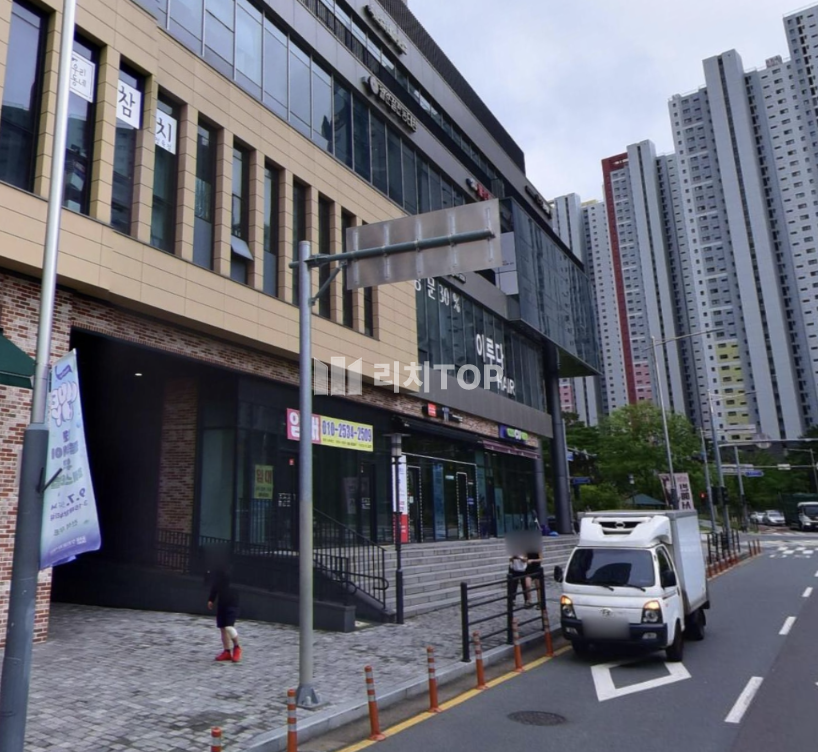 경남 창원시 의창구 중동 창원 의창구 중동 어반브릭스 13평 상가 임대 내부 깔끔한 인테리어 합리적 임대료 월세 매물번호 13371 사진 2