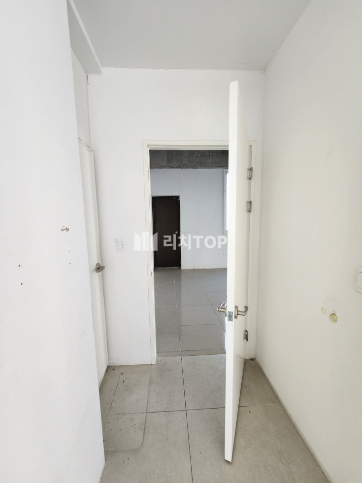 경남 창원시 성산구 중앙동 \u2714\ufe0f 중앙동 1층상가 임대 대로옆 코너각지 사방이 잘보이는 곳 가시성 최고 월세 매물번호 13475 사진 6