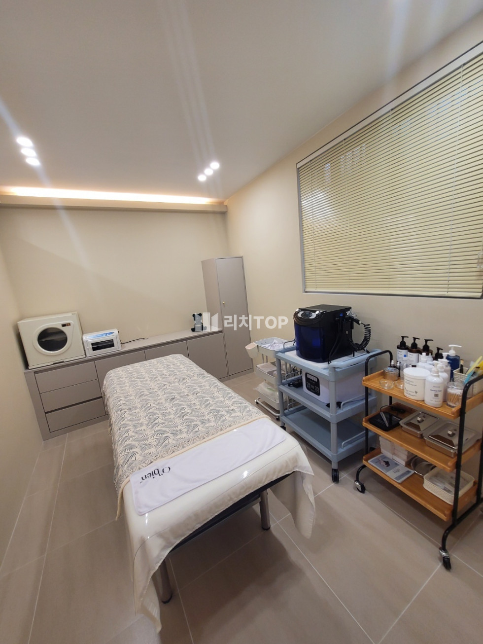 경남 창원시 마산합포구 서성동 내부 깔끔한 뷰티샵 양도양수합니다!! 내부 상태 S급 매물 월세 매물번호 13932 사진 1