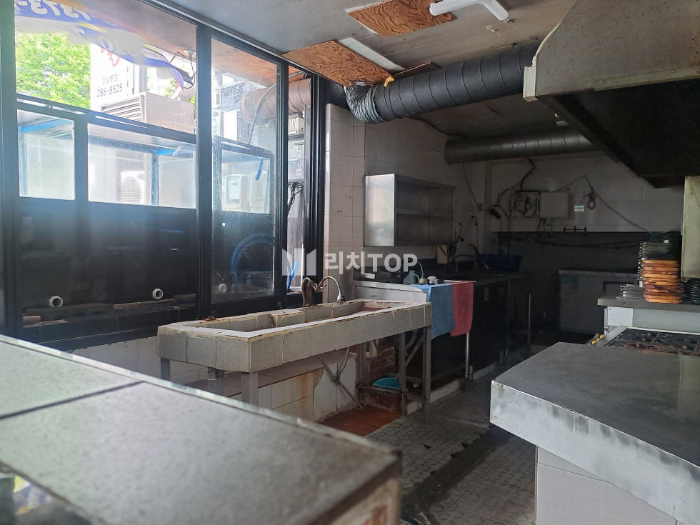 경남 창원시 성산구 상남동 상남동 아파트대단지 맞은편 도로변 상가 월세 매물번호 14129 사진 2