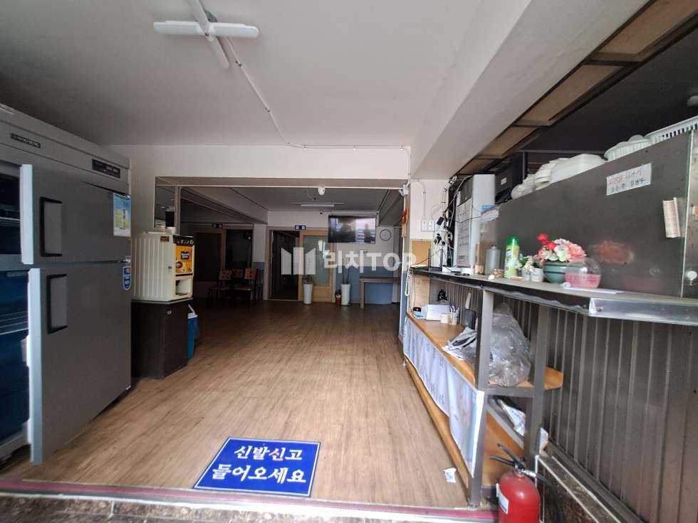 경남 창원시 성산구 상남동 토월대동 아파트대단지 인근 도로변 반지하 상가 임대 월세 매물번호 14138 사진 1