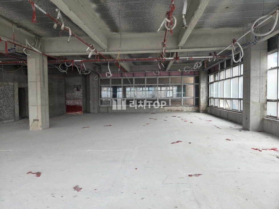 경남 창원시 성산구 상남동 [상남동 대형상가] 내부 싹 철거된 권리금 없는 대형상가 있습니다. 들어오셔서 인테리어만 하세요 월세 매물번호 14614 사진 3