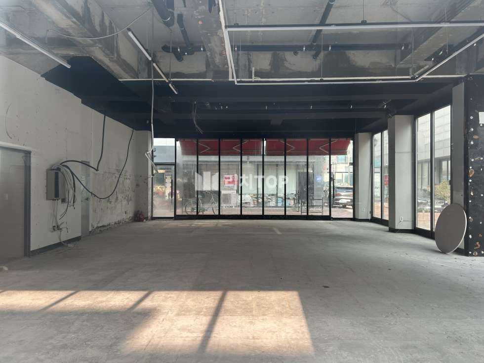 인천 서해구 청라동 청라5단지 주택가 / 1층 통사용 / 무권리공실 / 제일 저렴한 월세 / 분할가능 월세 매물번호 10206 사진 1