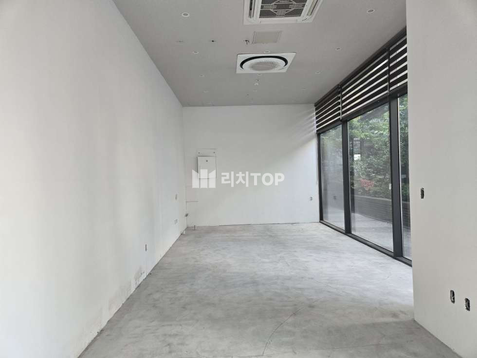 인천 서해구 청라동 161-1 지웰에스테이트동 청라 1동 전용11 | 1층 | 무권리 공실 | 가시성 좋은 대로변 접함 월세 매물번호 10469 사진 1