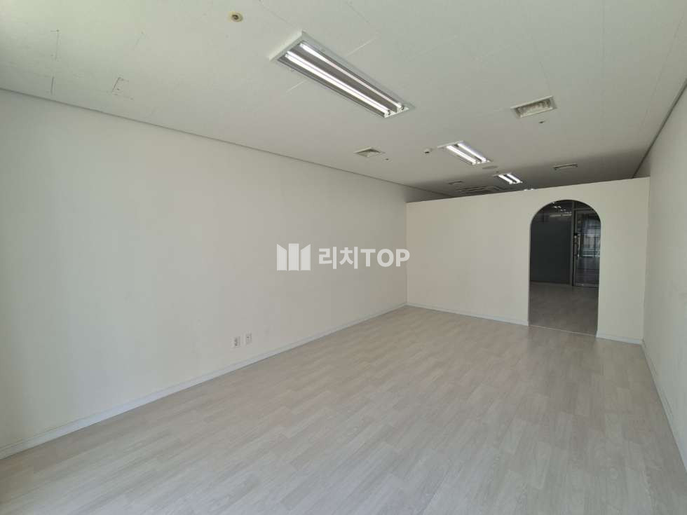 인천 서해구 청라동 청라 2동 현대썬앤빌더테라스 2층 공실 점포 임대 월세 매물번호 10537 사진 1