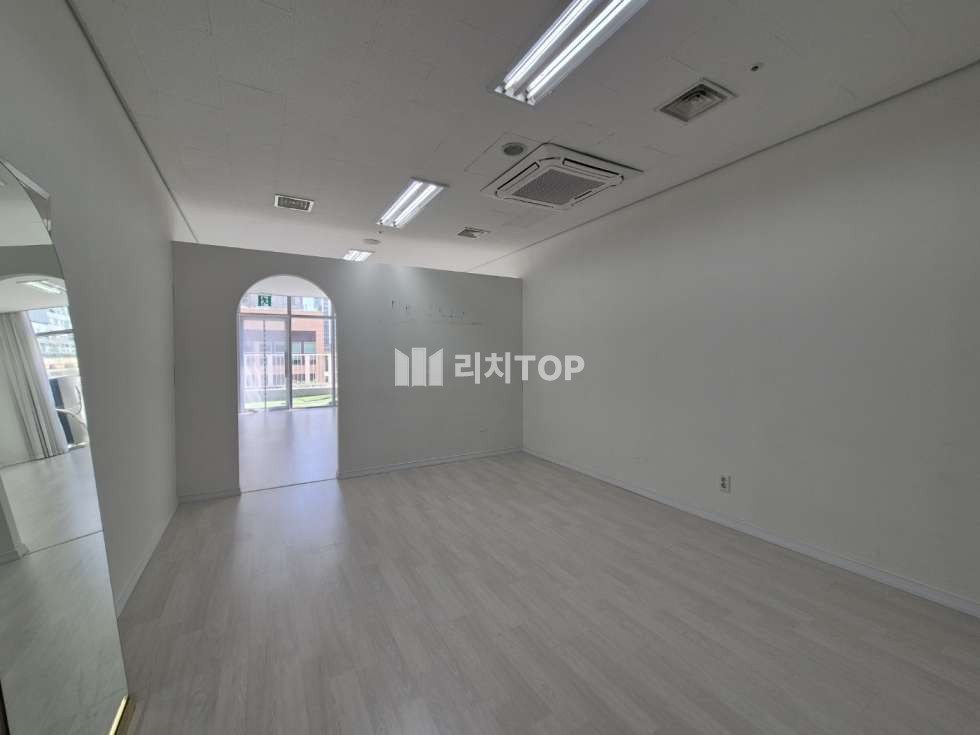 인천 서해구 청라동 청라 2동 현대썬앤빌더테라스 2층 공실 점포 임대 월세 매물번호 10537 사진 2