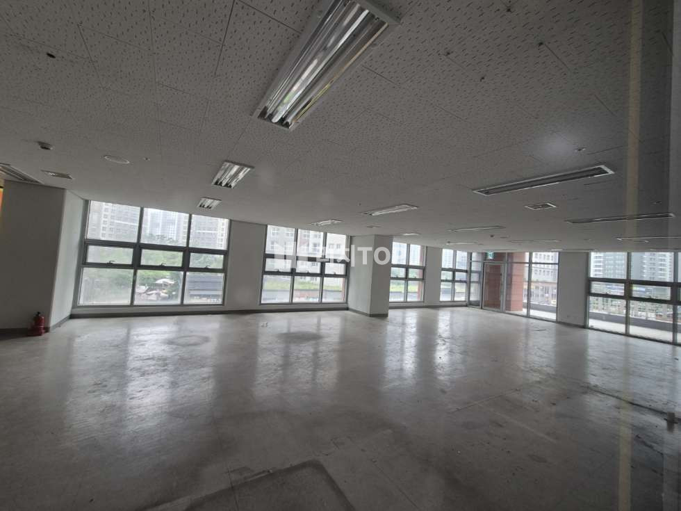 인천 서해구 청라동 청라 현대썬앤빌 3층 도로변 전면부 모두 사용 , 실 264평 임대 월세 매물번호 10450 사진 2