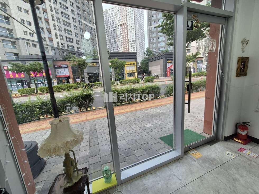 인천 서해구 청라동 청라2동 도로변 1층 무권리 상가 임대 월세 매물번호 10101 사진 2