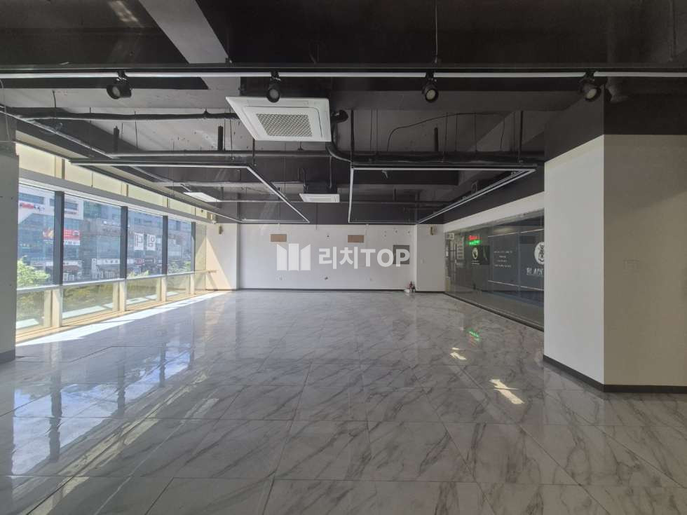 인천 서해구 청라동 청라동 커낼웨이 수변뷰 공실 32평 상가 임대 월세 매물번호 10806 사진 1
