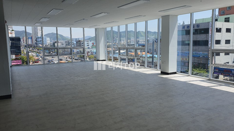 경남 창원시 마산합포구 신포동2가 마산 일반상업지 8차선 대로변 위치 / 저렴한 금액의 통건물 / 가시성 좋은 잘 관리된 신축급 건물입니다. 매매 매물번호 10904 사진 2