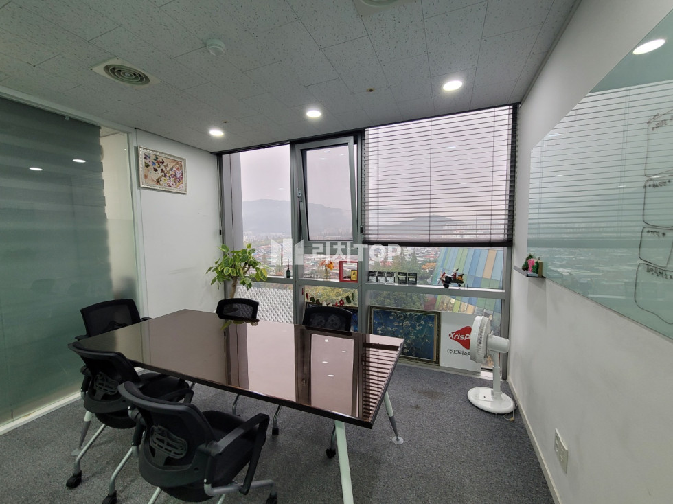 경남 창원시 성산구 대원동 \ud83d\udc4d시티세븐몰 트레이드센터 8층 사무실, 무료 주차, 40평대 귀한 사무실 ,룸4개, 회의장, 탕비실 구비 ,12월 1일 이후 입주 가능 월세 매물번호 10953 사진 6