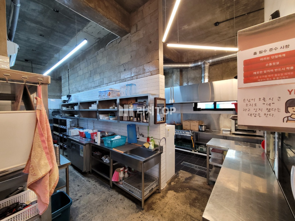 경남 창원시 의창구 봉림동 봉림동 단독 식당 2층 신축 건물, 중로각지, 주차 자유롭고 위치 좋음,임대도 가능,1층 62평, 2층 65평 매매 매물번호 10983 사진 5