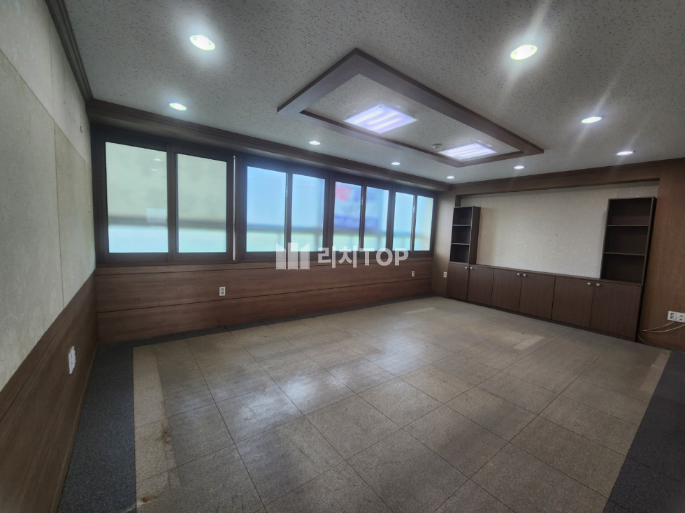 경남 창원시 성산구 사파동 \u2605 사파동 법원 맞은편 중대형 사무소 45py 매매 매매 매물번호 10991 사진 3