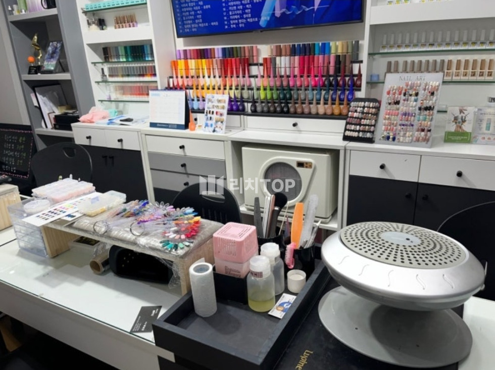 경남 창원시 성산구 상남동 상남동 뷰티샵(네일+속눈썹)임대 실20평 저렴한월세! 시설완벽 깔끔한 인테리어! 월세 매물번호 11065 사진 2
