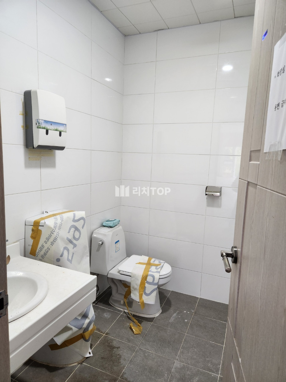 경남 창원시 의창구 중동 \u2605 중동 대로변 2층 대형 상가 임대 음식점 카페 사무실 등 다양한 업종 가능 월세 매물번호 11083 사진 3