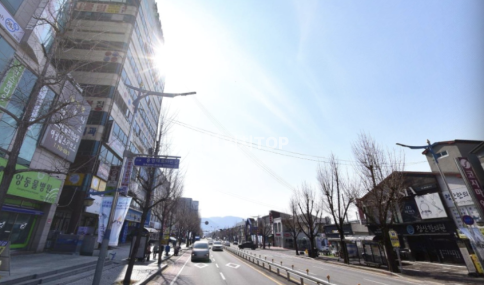 경남 창원시 성산구 중앙동 중앙동 대로변 전면노출 광고효과 최상, 2개층 사용가능 총 75평대 층고 높은 통임대 월세 매물번호 11158 사진 1