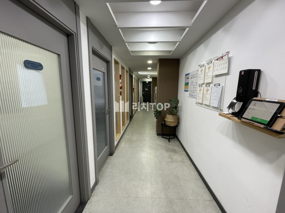 경남 창원시 성산구 상남동 창원 상남동 전층 사용하는 대형 학원 사무실 방7개 깔끔한 학원시설 - 보2천 월220 75PY 월세 매물번호 11282 사진 1