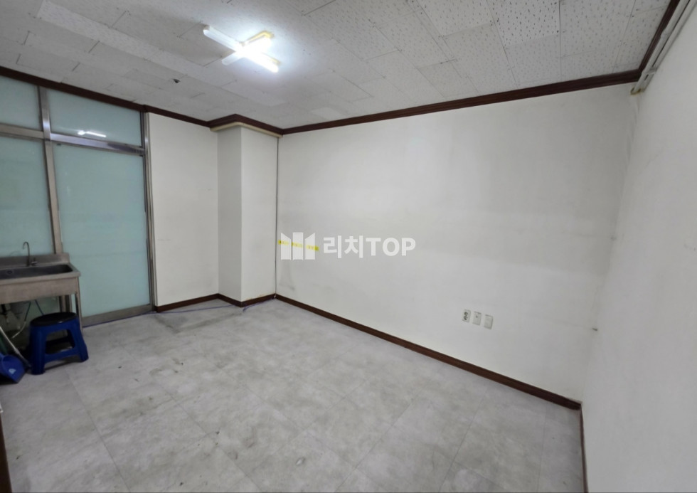 경남 창원시 성산구 용호동 \u2605 용호동 용지호수 맞은편 뷰 좋고 저렴한 임대료 사무실 임대 월세 매물번호 11476 사진 3